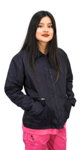 Cardigan de mujer azul oscuro Cod 1760 es una prenda esencial para las profesionales de la salud que desean un look elegante y cómodo